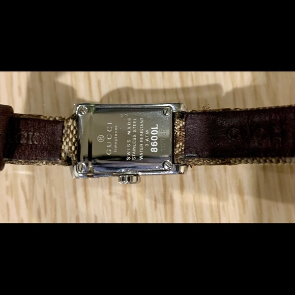 GUCCI WATCH CANVAS GUCCI LOGO WITH BROWN LEATHER will need a new battery - Picture 6 of 6